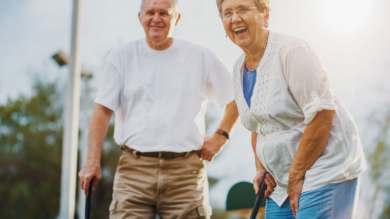 You are currently viewing Top 8 Golf Grips for Seniors with Arthritis (And How to Choose the Perfect Fit)